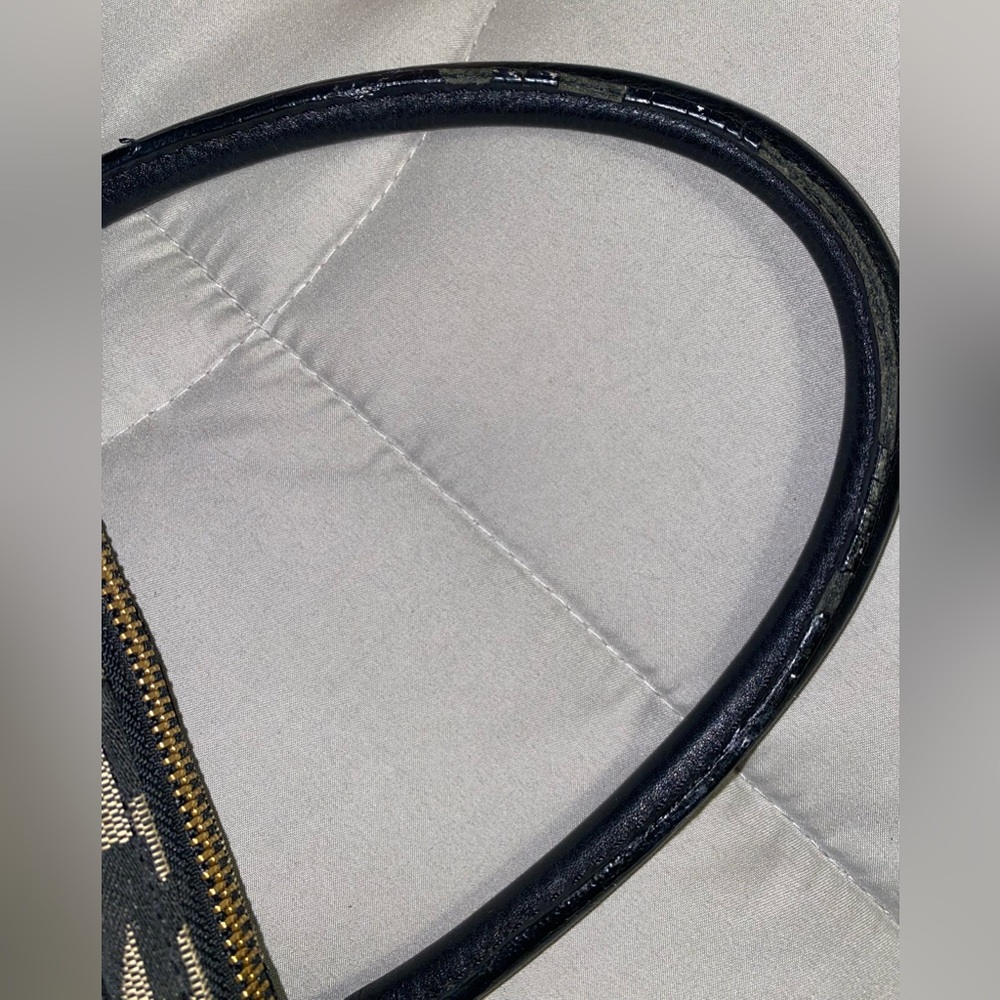 Authentic Michael Kors Satchel - Picture 16 of 16